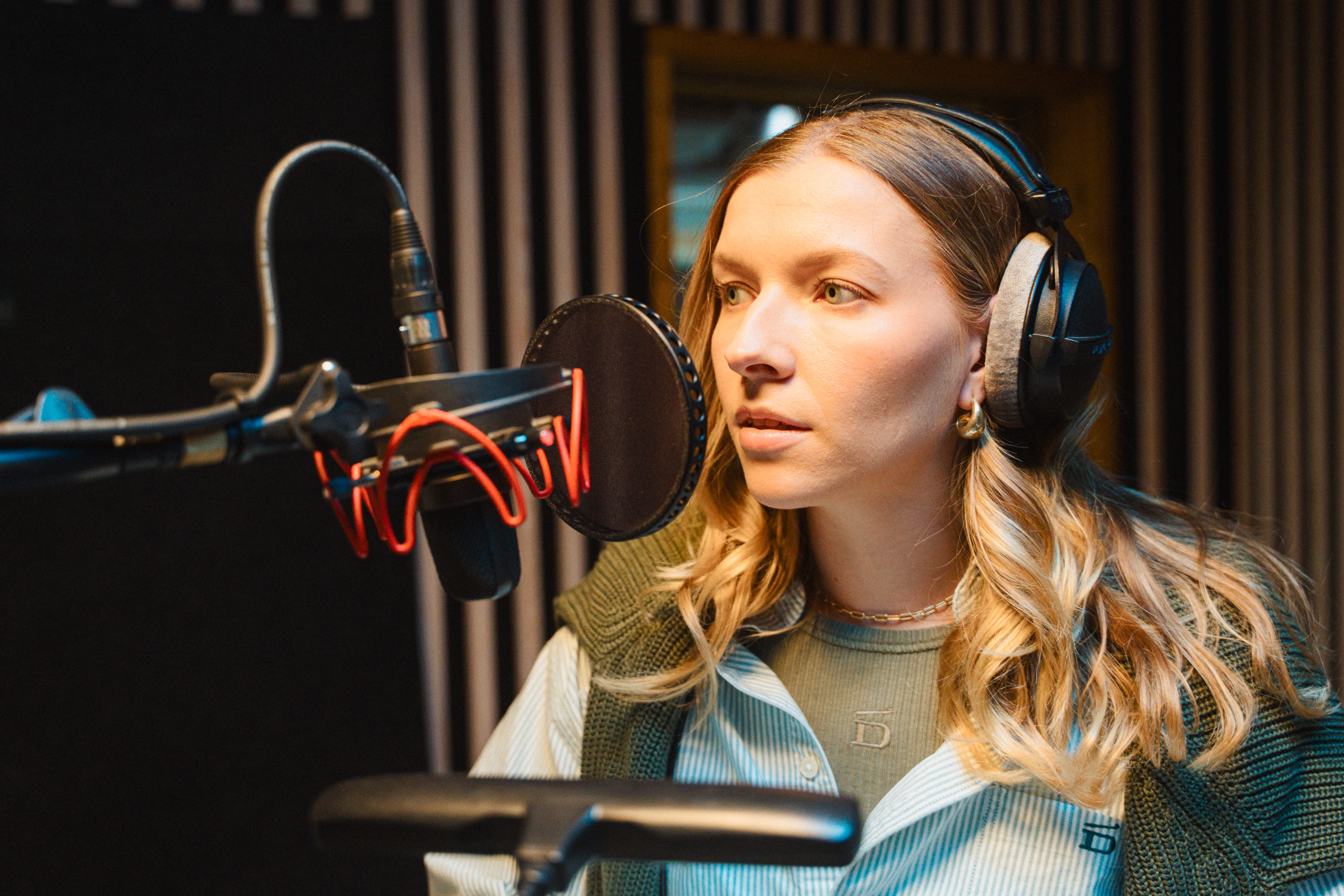 Annabella Zetsch x D-Brand im Tonstudio